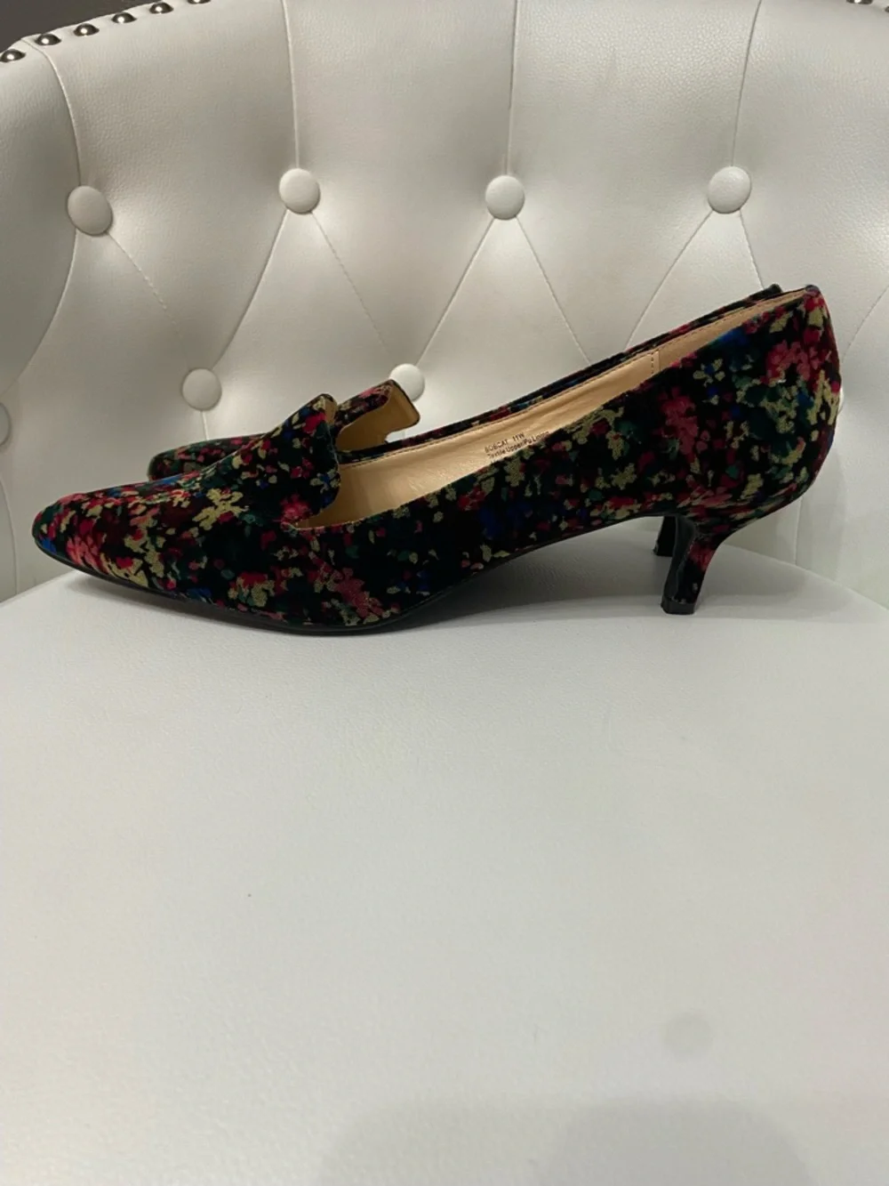 Beautiful BELLINI Bobcat Black Floral Velvet 2.25" Kitten Heel Dark Fairy 11W - Picture 3 of 17
